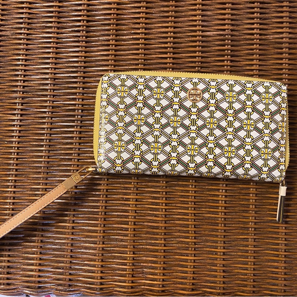 Tory Burch Robinson continental wristlet/wallet